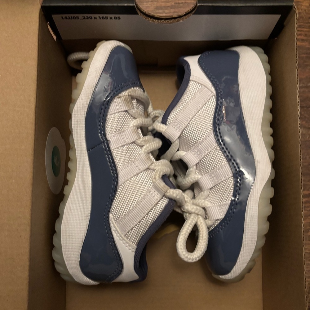 Jordan 11 Retro Low "Diffused
Blue"